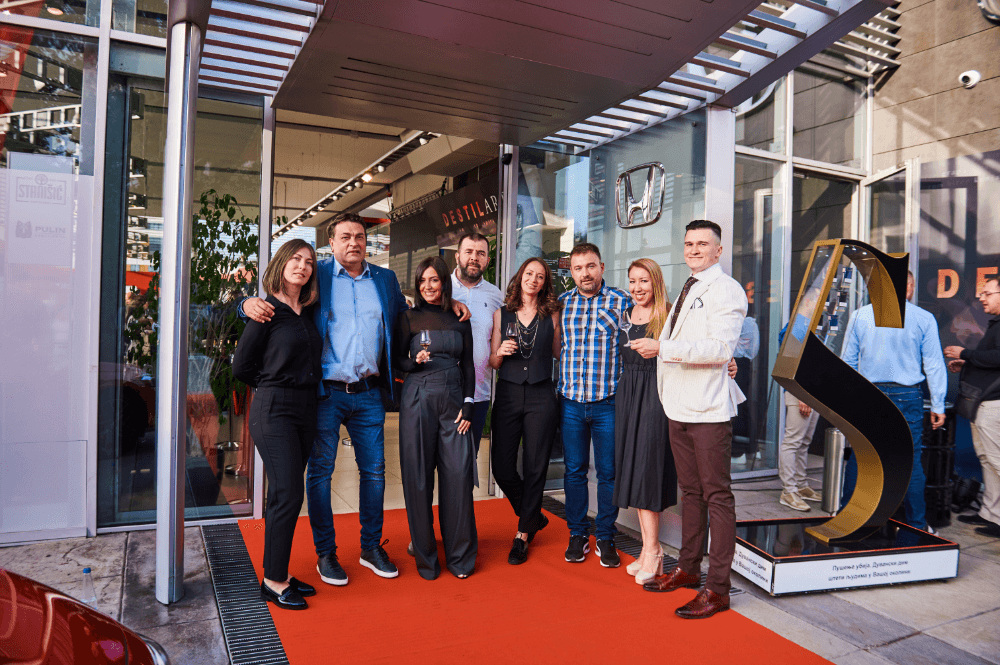 Wine Art tim na događaju ispred Destilarte
